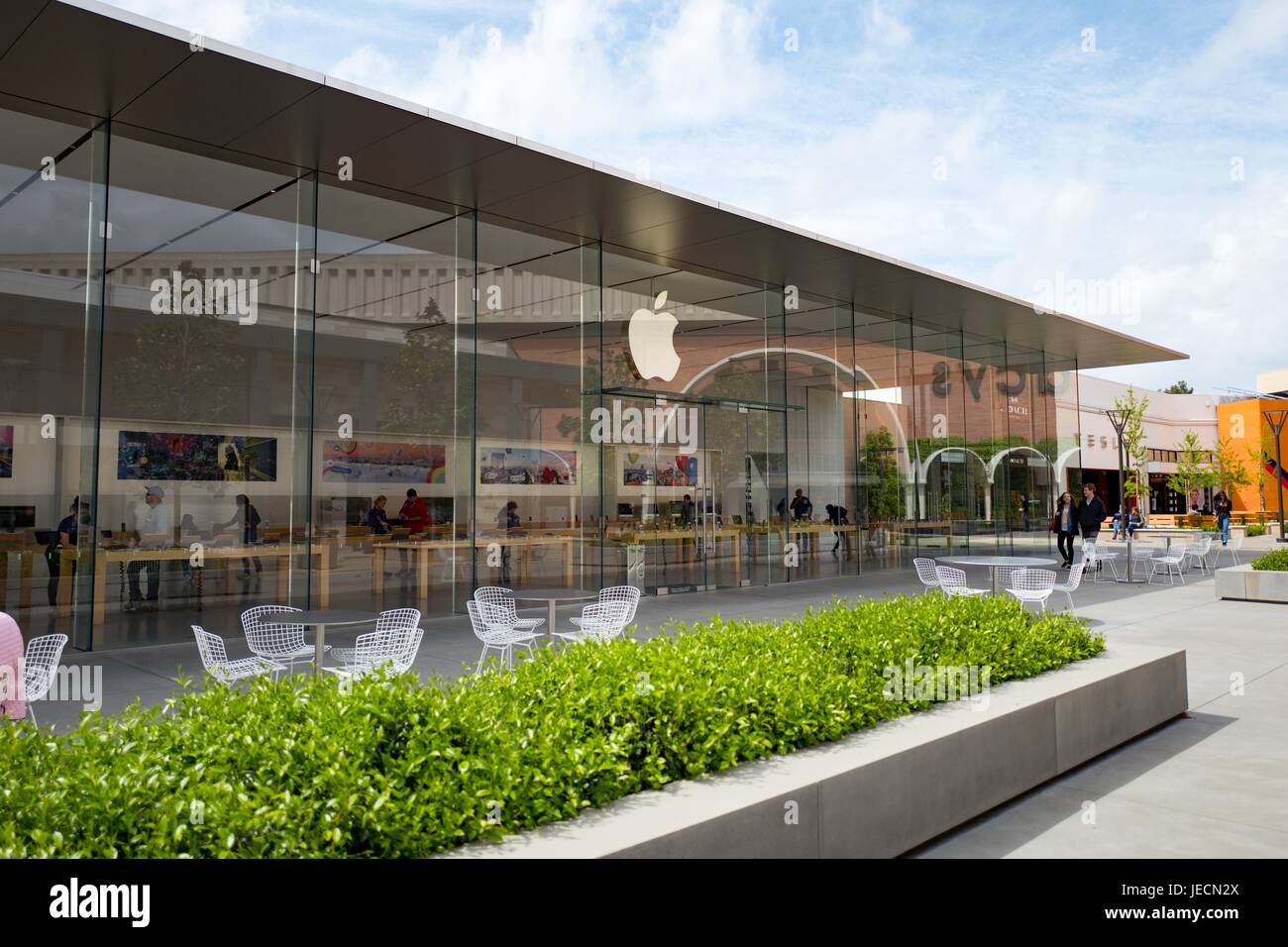 Façade en verre de l'Apple Store du Stanford Shopping Center, galerie marchande extérieure dans la Silicon Valley ville de Stanford, Californie, le 7 avril 2017. Banque D'Images