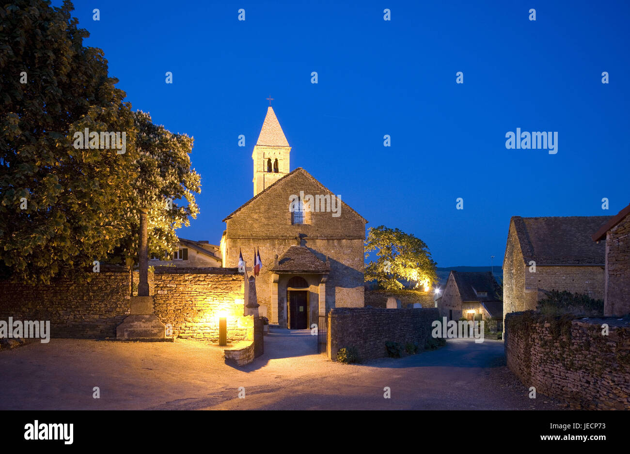France, Bourgogne, Département Saône-et-Loire, Taize, romane l'église du village, le soir, Banque D'Images