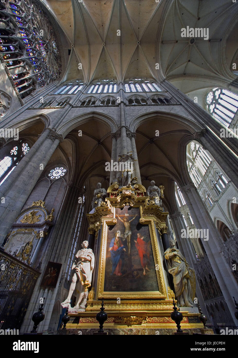 France, Picardie, Amiens, cathédrale Notre Dame, en vue de l'intérieur, 1220-1288, saint's photo, statues du saint, le nord de la France, basilique, église, structure, architecture, gothique, peinture, statues, point d'intérêt, monument, patrimoine culturel mondial de l'UNESCO, l'icône, la foi, la religion, le christianisme, la spiritualité, Banque D'Images