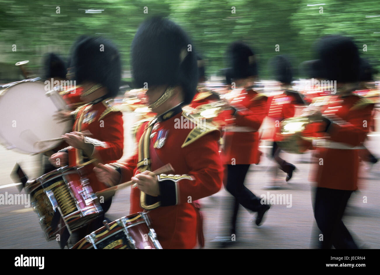 Grande Bretagne, Londres, Buckingham Palace, éveillé l'argent clé, band, flou, l'Angleterre, capitale, personne, les hommes, les gardes, Garde côtière canadienne, la gendarmerie royale, garde, soldat, hommes, uniforme, rendez-vous, motion, marchant au pas, cérémonie, tradition, gardiens, éveillé, soldat, musicien, musicien, la musique militaire, militaire, band, attraction, attraction touristique, point d'intérêt, l'icône, la discipline, la fierté, l'ordre, la représentation, Banque D'Images