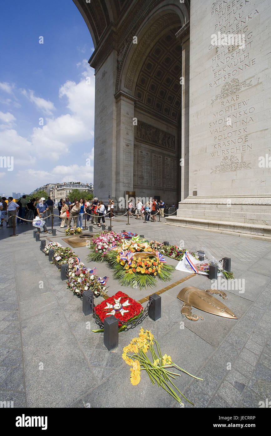 France, Paris, Arc de Triomphe, Memorial, des fleurs, des touristes, des capitaux, de triomphe, Archway, objectif de la construction, de l'architecture, monument, lieu de destination, d'intérêt, tourisme, personne, les visites touristiques, Banque D'Images