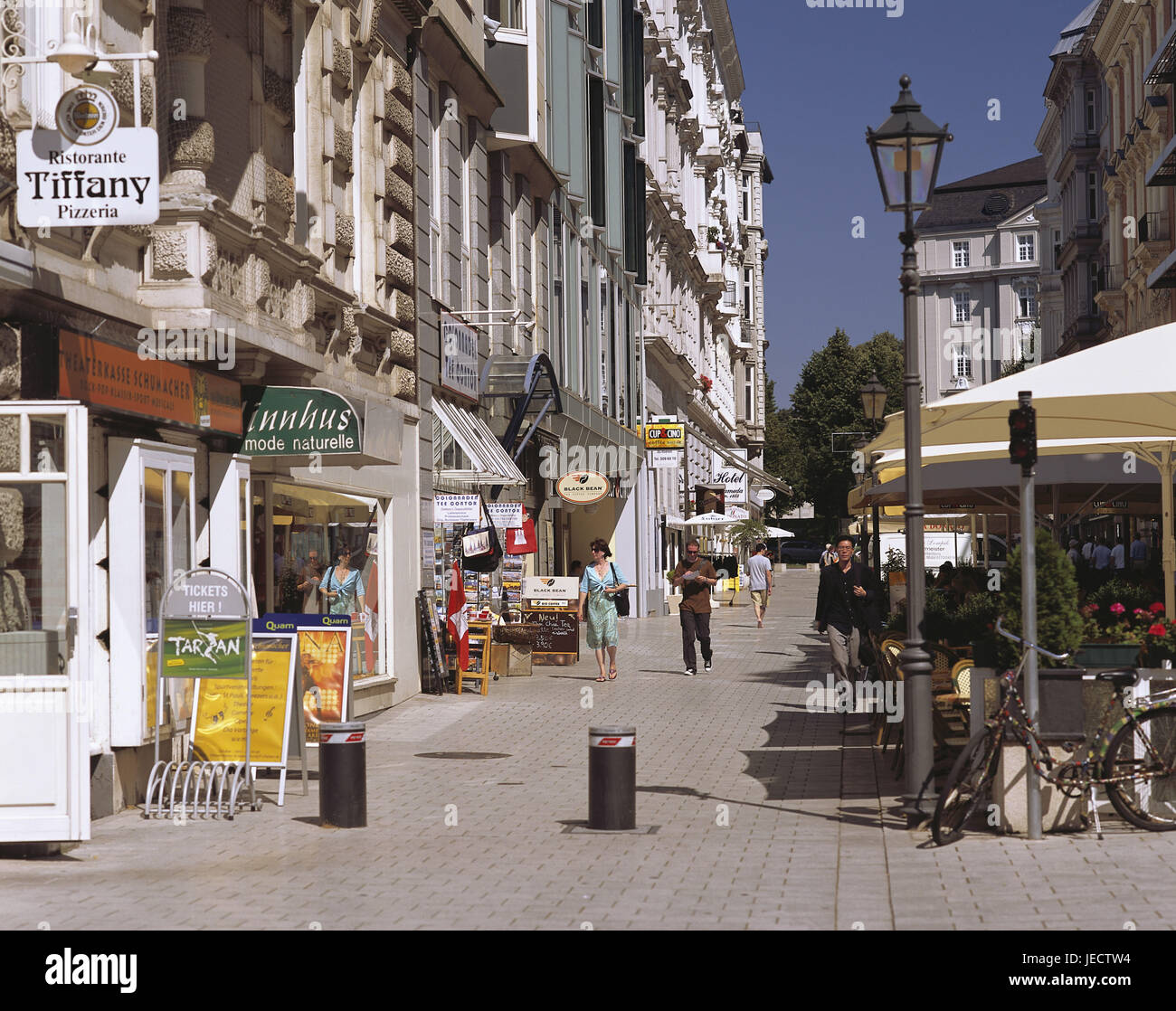 Allemagne, Hambourg, Colonnaden, boutiques, les passants, café de la rue, ville, centre, ville, rue commerçante, rue, magasins, personnes, bar, café, magasins, l'été, à l'extérieur, Banque D'Images
