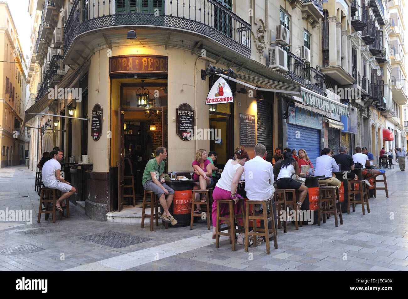 Espagne, Malaga, touristiques d'un Tapa bar, Banque D'Images