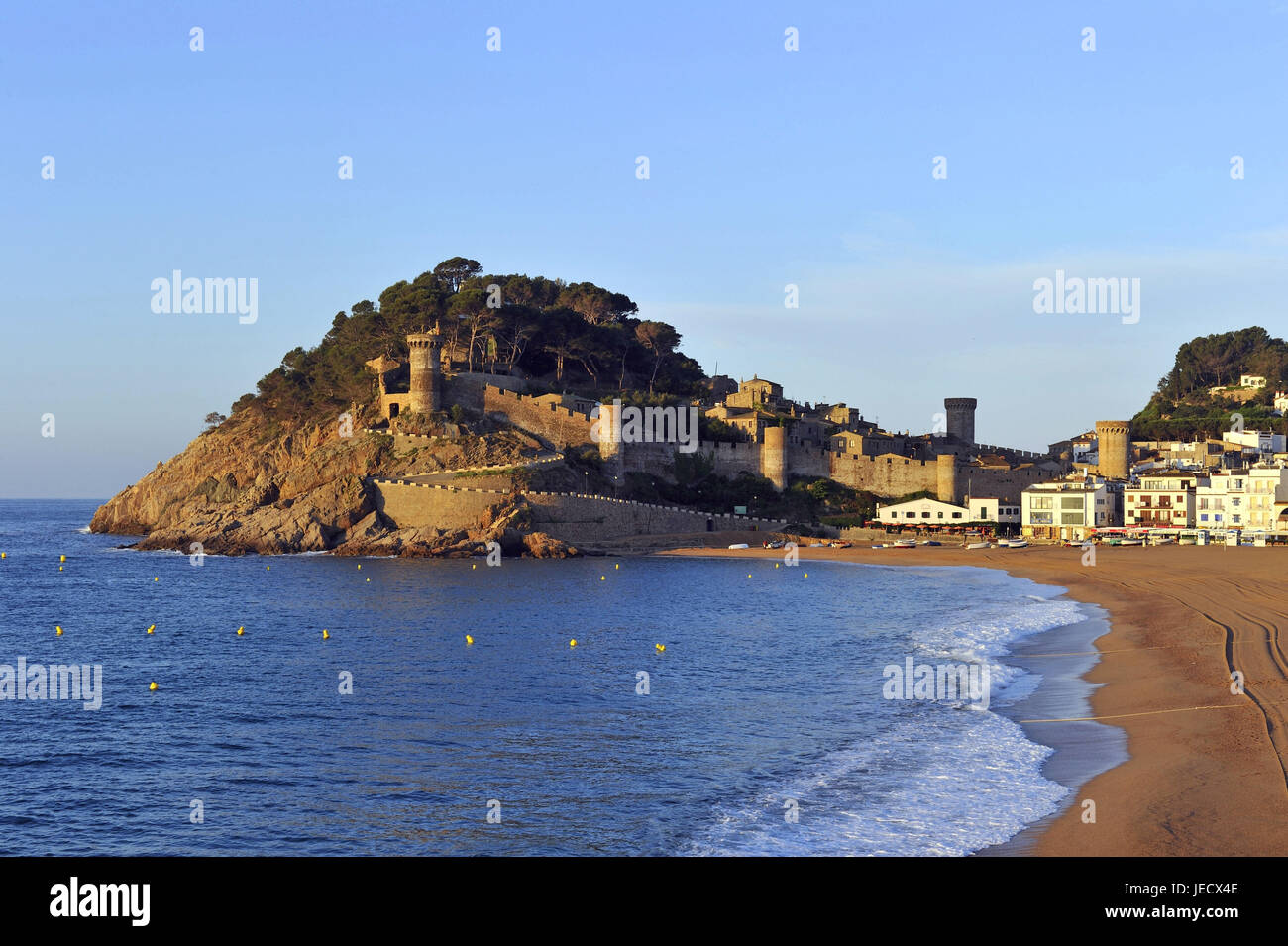 Espagne, Catalogne, Costa Brava, Tossa de Mar, plage, place et forteresse, Banque D'Images