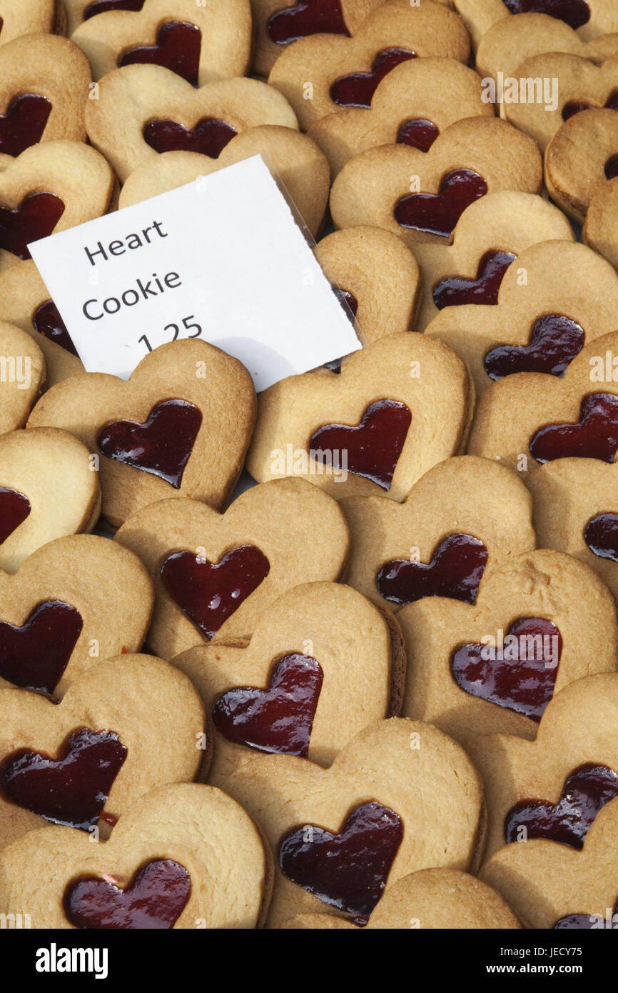 L'Angleterre, Londres, Southwark, Borough Market, le coeur des biscuits, de la confiture, medium close-up, la ville, le marché de l'alimentation, du marché, de l'état, des biscuits, éponge, en forme de coeur, étiquette de prix, Banque D'Images