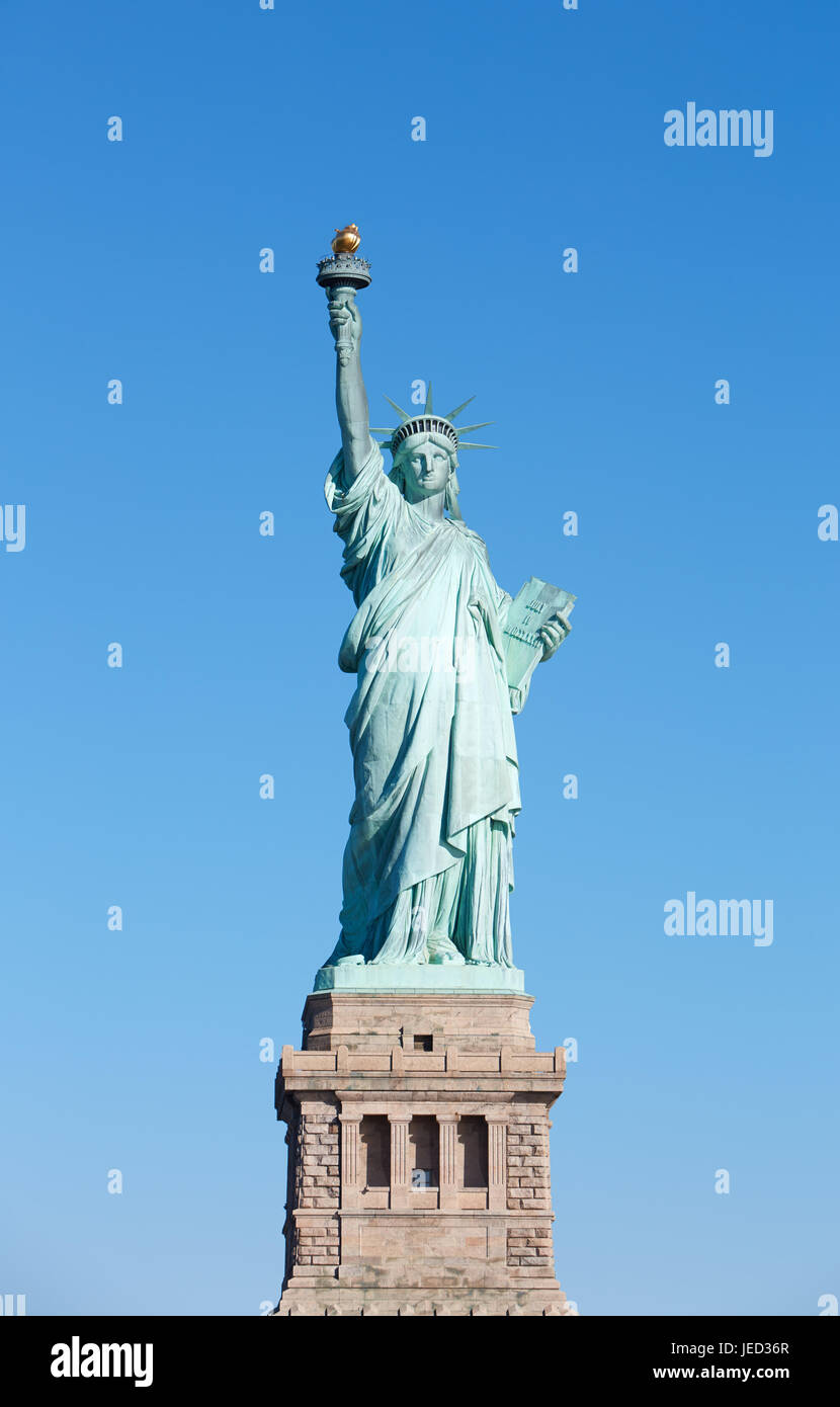 Le socle de la statue de la Liberté à New York, ciel bleu clair dans une journée ensoleillée, clipping path Banque D'Images