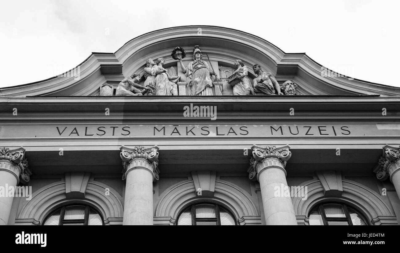 RIGA, Lettonie - le 11 septembre 2008 : façade de musée d'Art National de Lettonie à Riga City. Museum conserve plus de 52000 oeuvres d'art de la région de la Baltique un Banque D'Images
