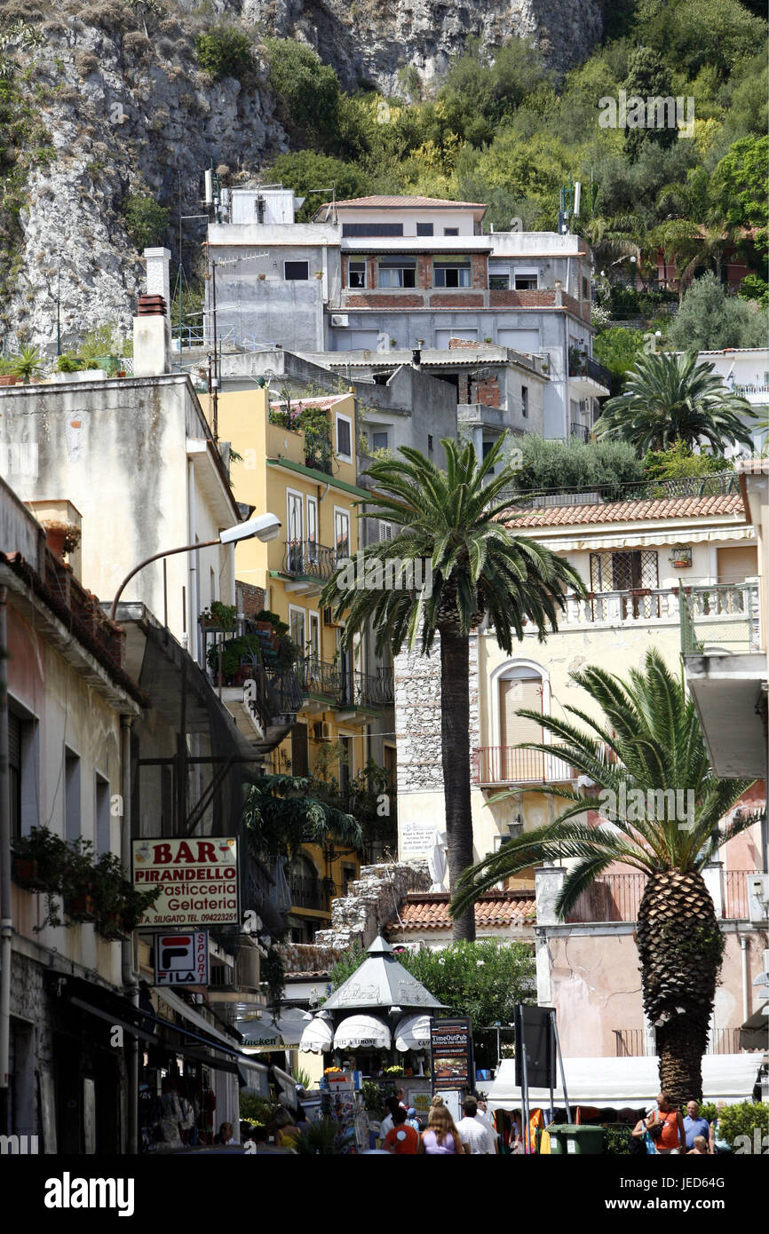 L'Italie, la Sicile, Taormina, Vieille Ville, la Porta Messina, touristiques, de l'Europe du Sud, de la ville, maisons, immeubles, commerces, zone piétonne, zone piétonne, personne, lieu de destination, d'intérêt, tourisme, Banque D'Images