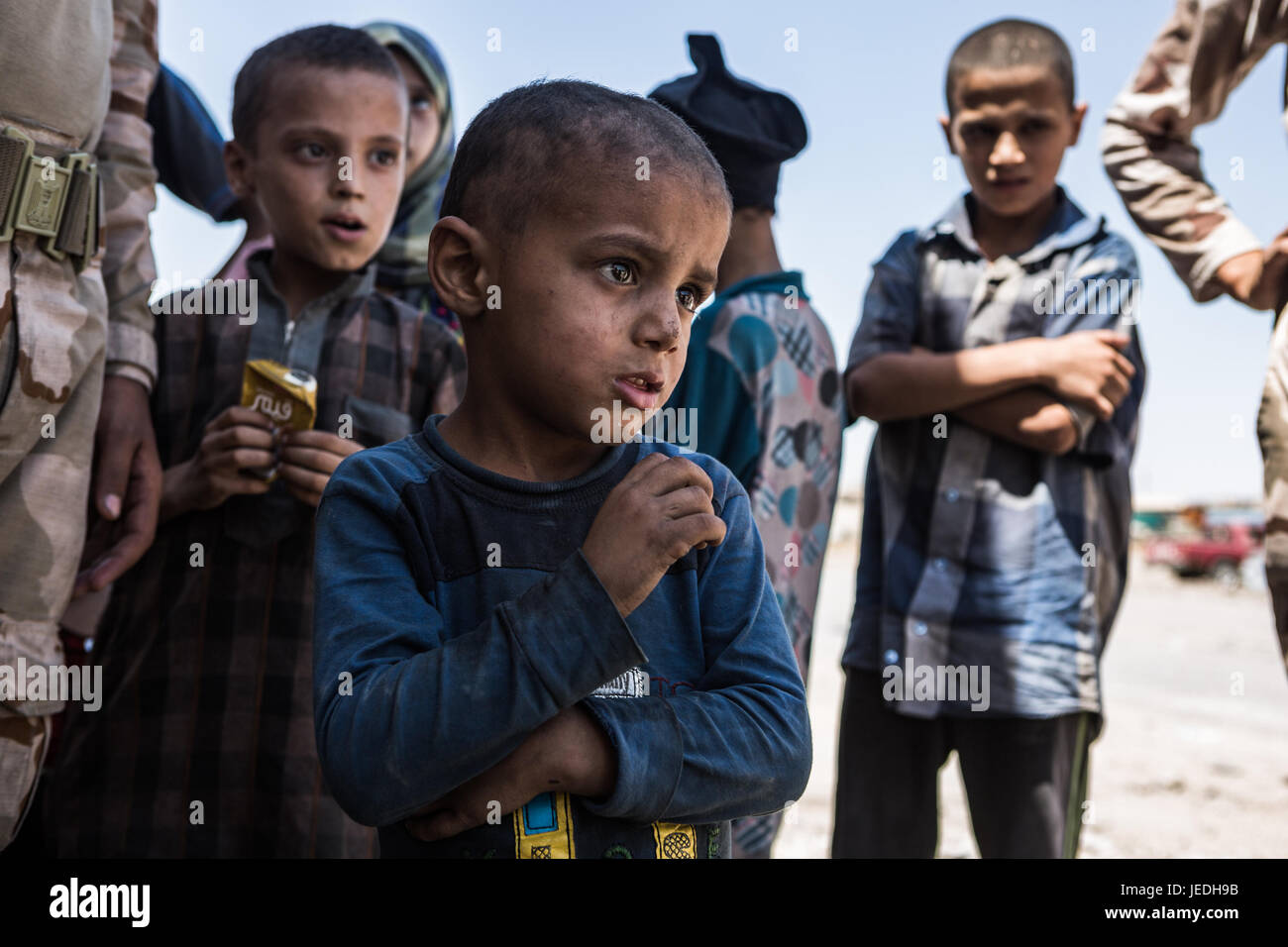 Mossoul, Irak. 24 Juin, 2017. Irakiens fuient les combats entre les forces irakiennes et l'État islamique à Mossoul, Irak, 24 juin 2017. Photo : Andrea DiCenzo/dpa/Alamy Live News Banque D'Images