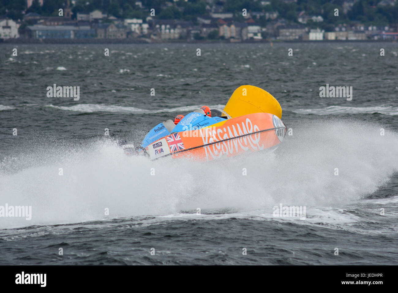 P1 Superstock bateau de course de l'Esplanade, Greenock, en Écosse, le 24 juin 2017. 926, l'expérience de l'équipe de course de Kissimmee, dans l'action conduite par Neil Jackson et navigué par Jason Jackson. Banque D'Images