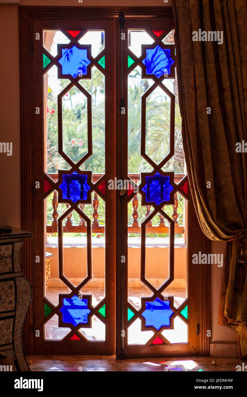 De style marocain et porte en verre de couleur Banque D'Images