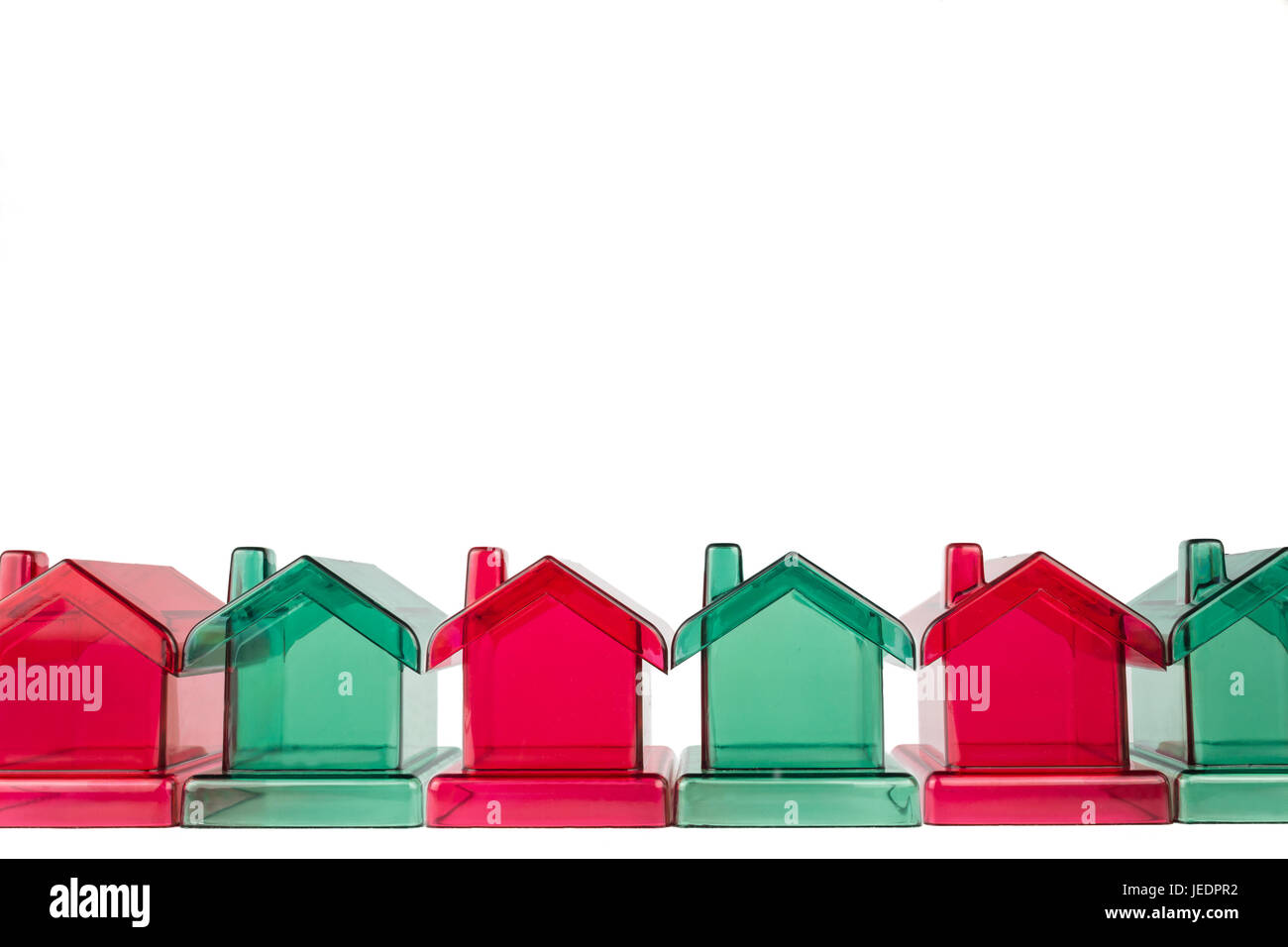 W de maisons en plastique vert et rouge Banque D'Images