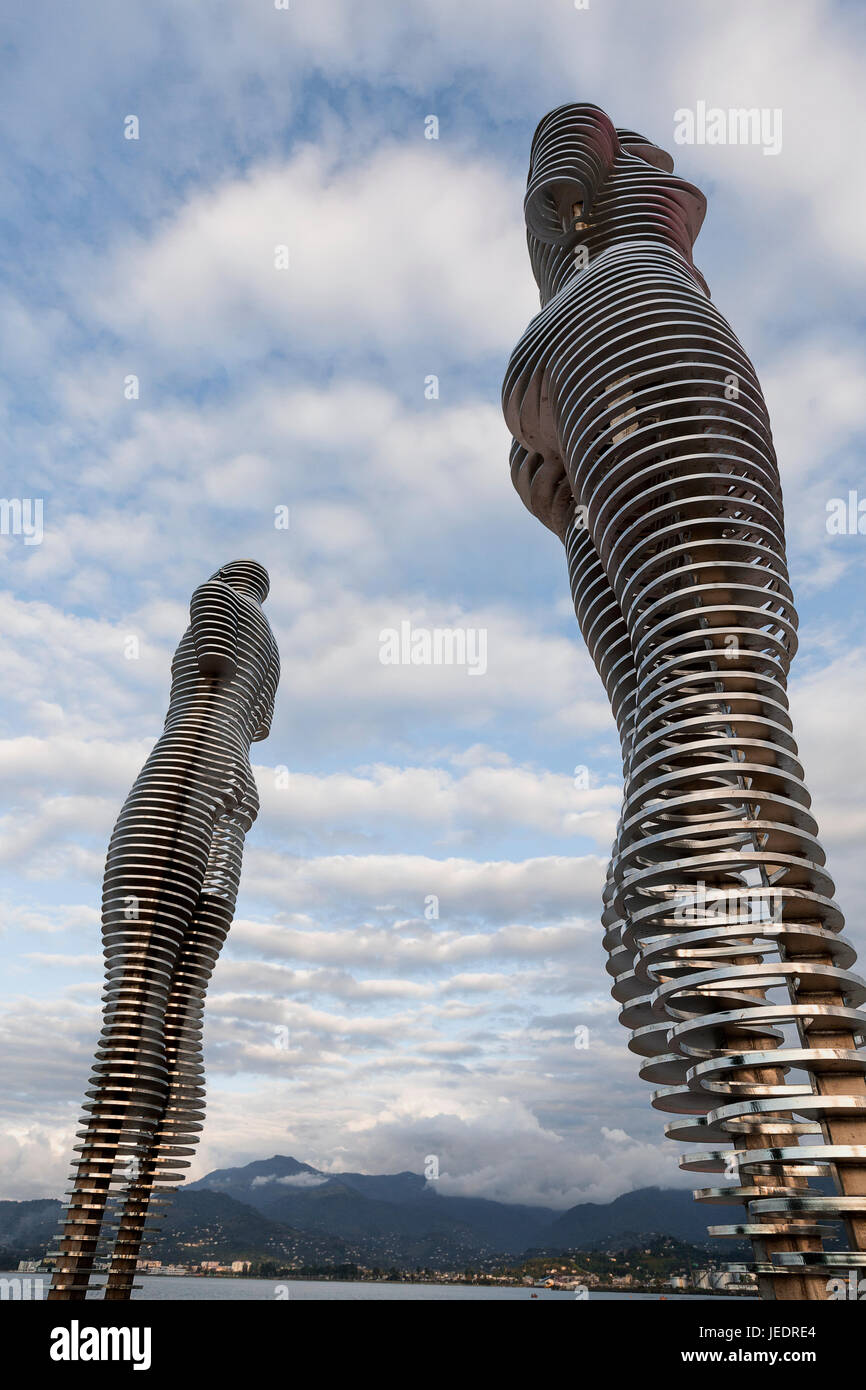 Déménagement Statuettes Métal d'Ali et Nino byTamara Kvesitadze à Batoumi, en Géorgie. Banque D'Images