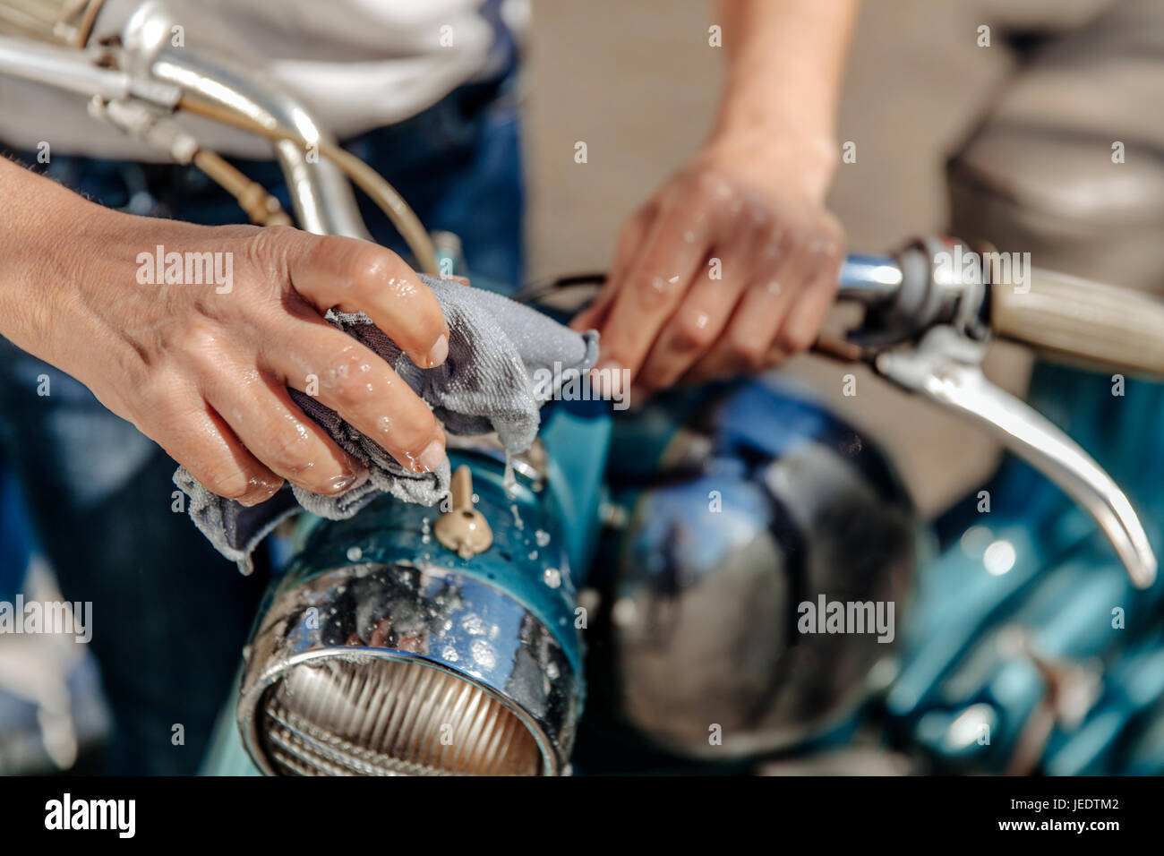 Close-up of woman vintage motorcycle Banque D'Images