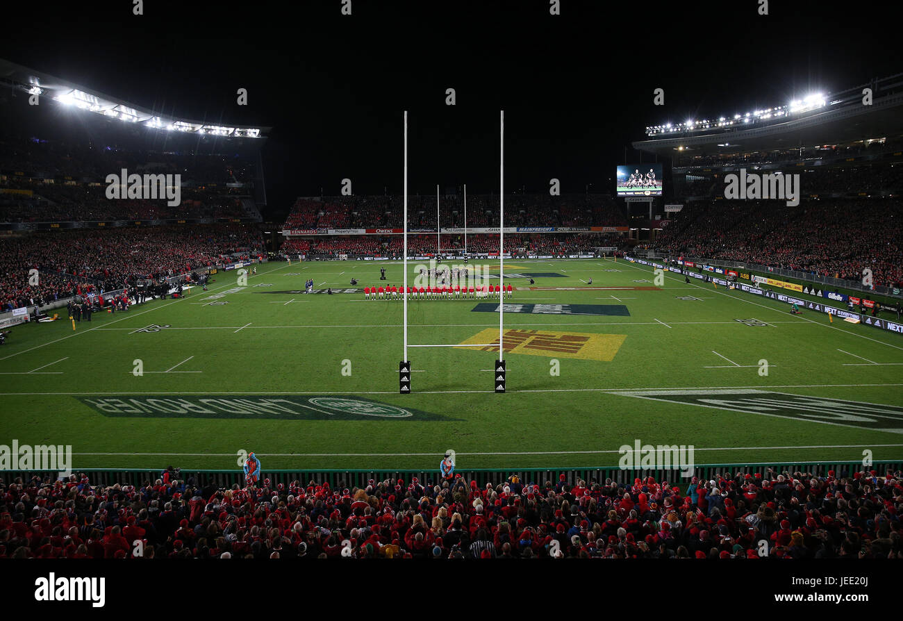 Nouvelle-zélande effectuer le Haka avant le premier test de la 2017 Tournée des Lions britanniques et irlandais à Eden Park, Auckland. ASSOCIATION DE PRESSE Photo. Photo date : Samedi 24 juin 2017. Voir histoire RUGBYU PA Lions. Crédit photo doit se lire : David Davies/PA Wire. Usage éditorial uniquement. Aucune utilisation commerciale ou obscurcissant de sponsor de logos. Usage éditorial uniquement. Aucune utilisation commerciale ou obscurcissant de sponsor de logos. Banque D'Images