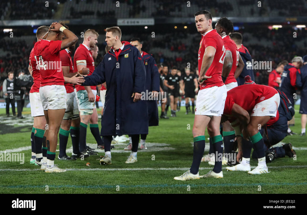 Les Lions britanniques et irlandais' Jonny Sexton à la fin du premier test de la 2017 Tournée des Lions britanniques et irlandais à Eden Park, Auckland. Banque D'Images