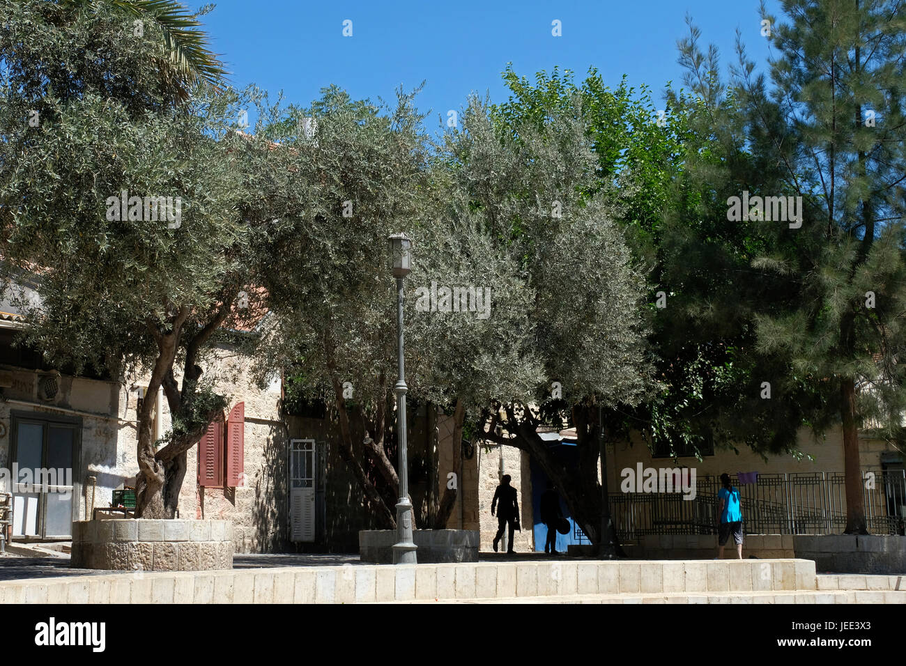 Maisons en rangée d'origine de la cour centrale, même dans un ancien quartier d'Yisrael cour construit en 1875 situé à Nachlaot ou Nahlaot un regroupement de 23 quartiers ancienne cour qui peuplaient la nouvelle ville après avoir quitté la ville fortifiée de Jérusalem à la fin du 19e siècle situé dans l'ouest de Jérusalem Israël Banque D'Images
