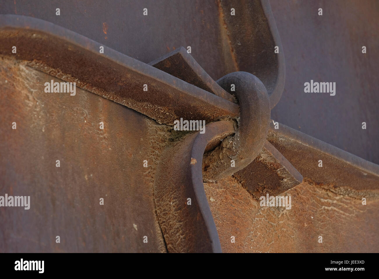 Séjour d'un métal utilisé pour renforcer les bâtiments au cours du 19ème siècle située sur un mur de la maison dans l'ancien quartier Batei Goral cour fondée en 1885 à Nachlaot ou Nahlaot un regroupement de 23 quartiers ancienne cour qui peuplaient la nouvelle ville après avoir quitté la ville fortifiée de Jérusalem à la fin du 19e siècle situé dans l'ouest de Jérusalem Israël Banque D'Images