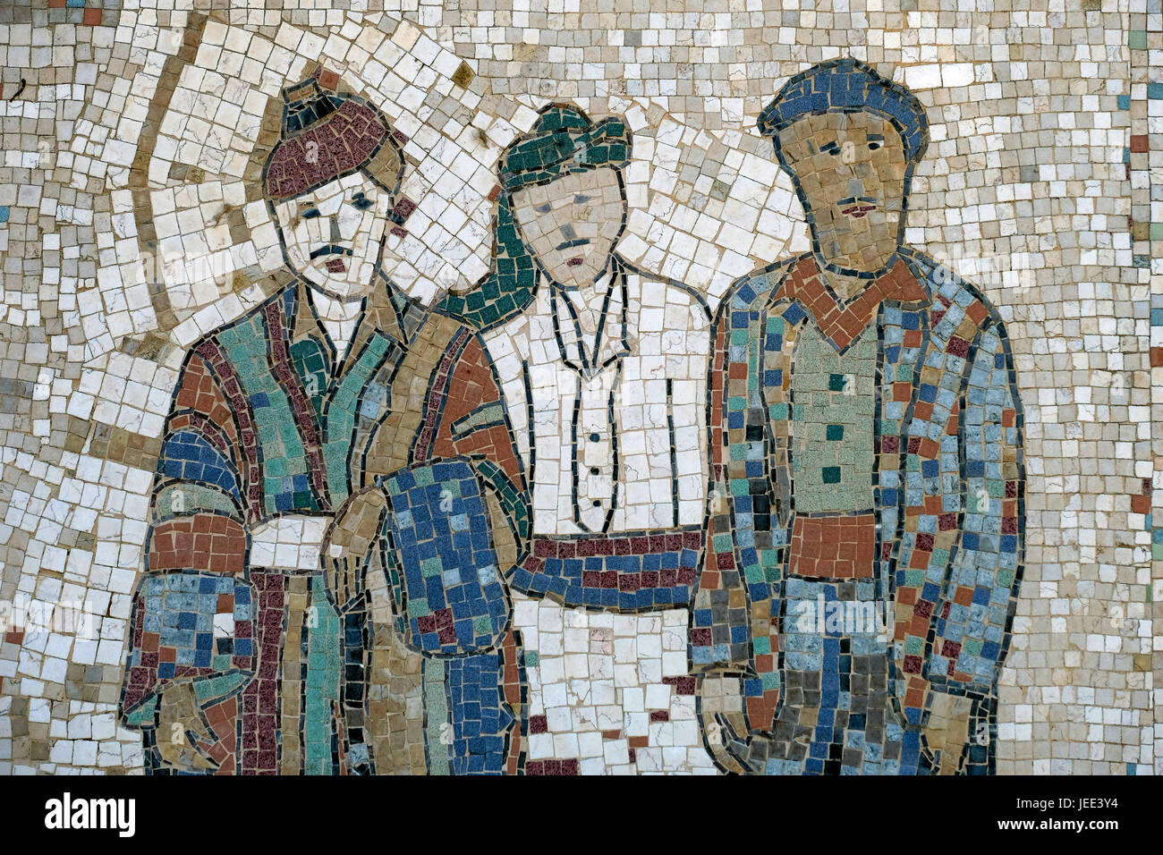 Un mur mosaïque représentant les hommes juifs du Kurdistan à Zichron yosef dans quartier Nahlaot Nachlaot ou un regroupement de 23 quartiers ancienne cour qui peuplaient la nouvelle ville après avoir quitté la ville fortifiée de Jérusalem à la fin du 19e siècle situé dans l'ouest de Jérusalem Israël Banque D'Images