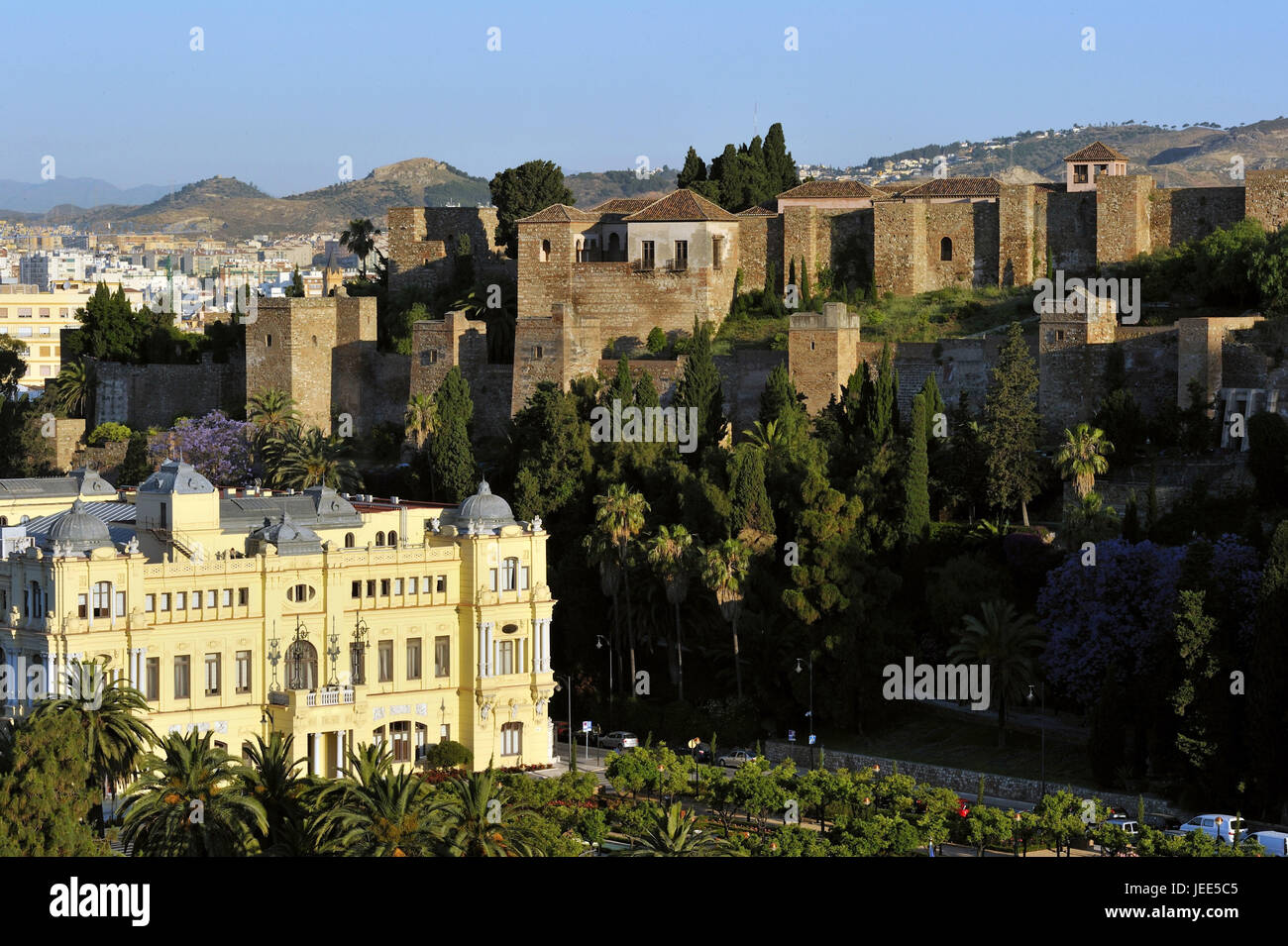 Espagne, Malaga, l'Alcazaba et de l'hôtel de ville, Banque D'Images