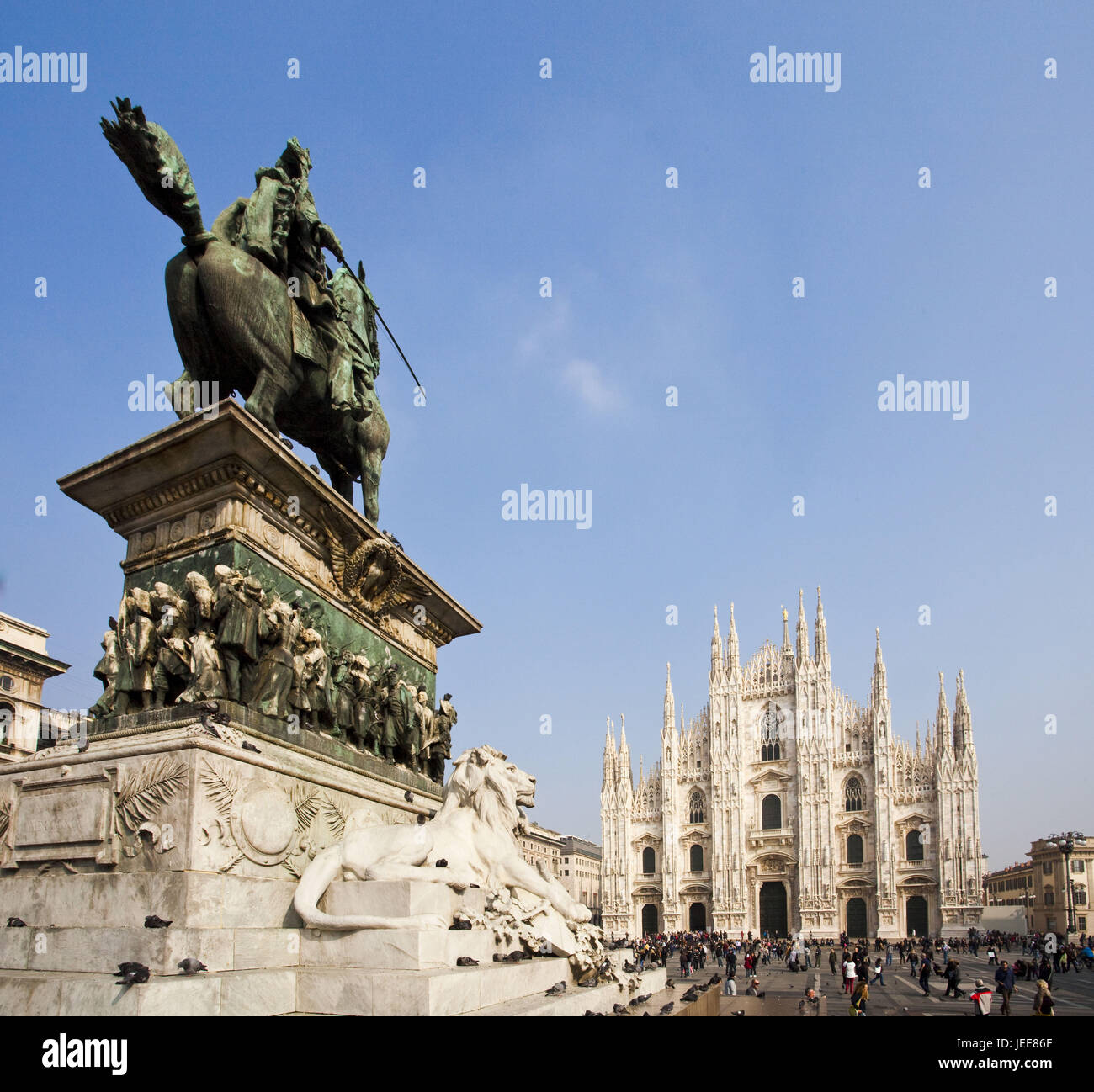 Italie, Milan, cathédrale, place, statue de purge de Vittorio Emanuele II, Banque D'Images