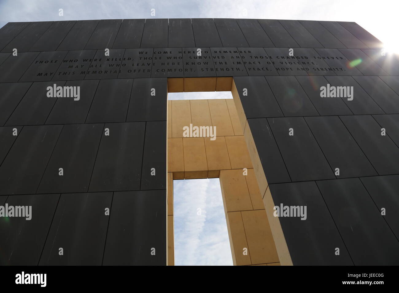 Oklahoma City National Memorial avec Sun flare Banque D'Images