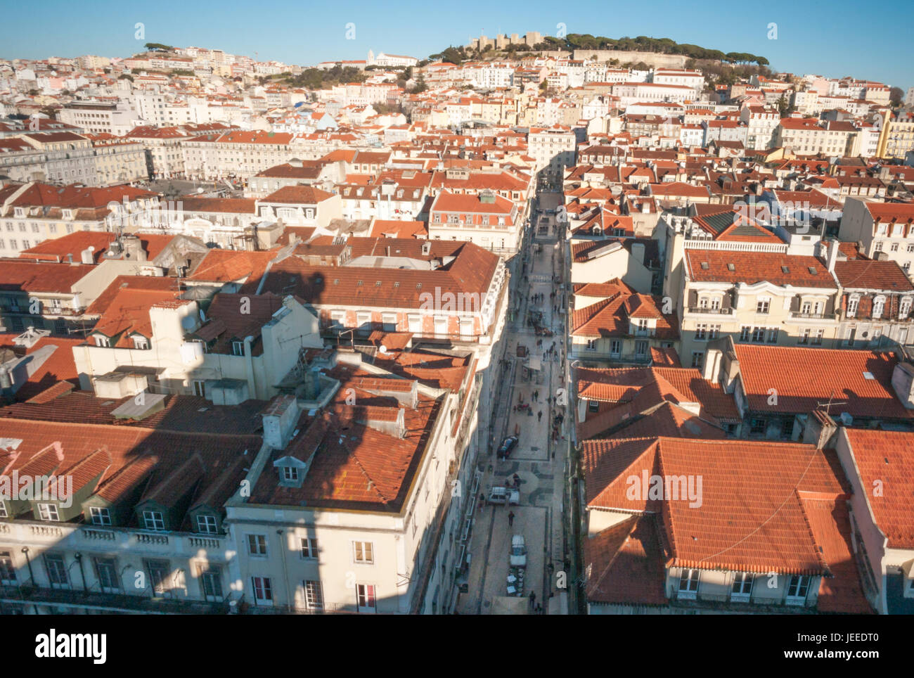 L'ascenseur de Santa Justa, Elevador de Santa Justa, également appelé Carmo ascenseur, c'est un ascenseur, ou de lever, dans la paroisse civile de Santa Justa, dans la ville historique de Lisbonne, Portugal. Situé à la fin de la Rua de Santa Justa, elle relie la rue inférieure de la Baixa avec plus Largo do Carmo Carmo (Square) Banque D'Images