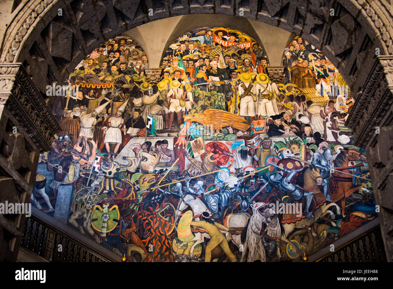 L'escalier monumental de Diego Rivera murale, Palais National, Palacio Nacional, Mexico, Mexique Banque D'Images