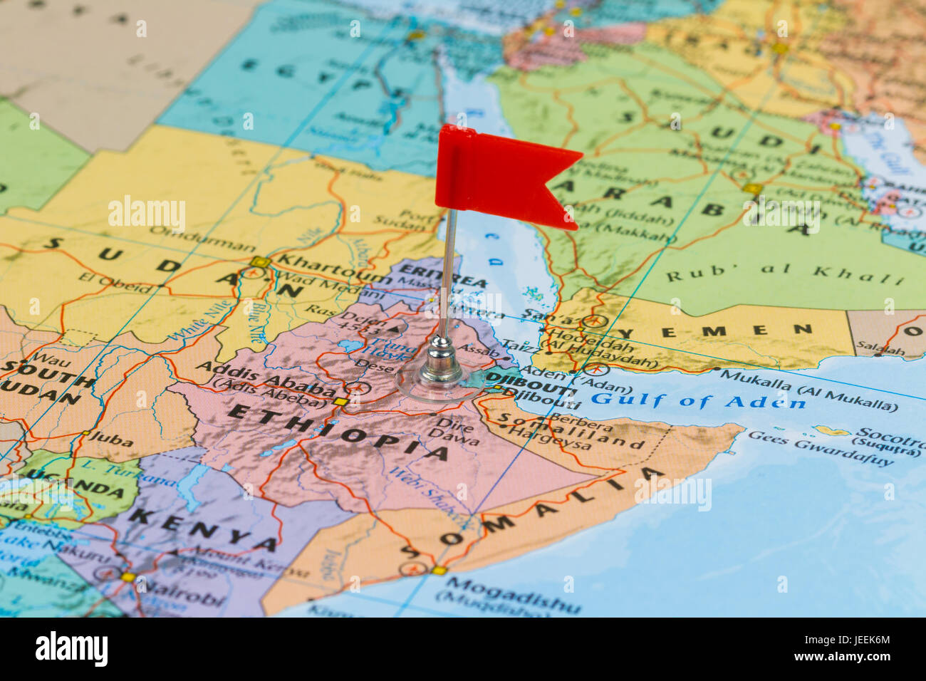 Photo de Djibouti marquée par drapeau rouge dans le support. Pays le continent africain. Banque D'Images
