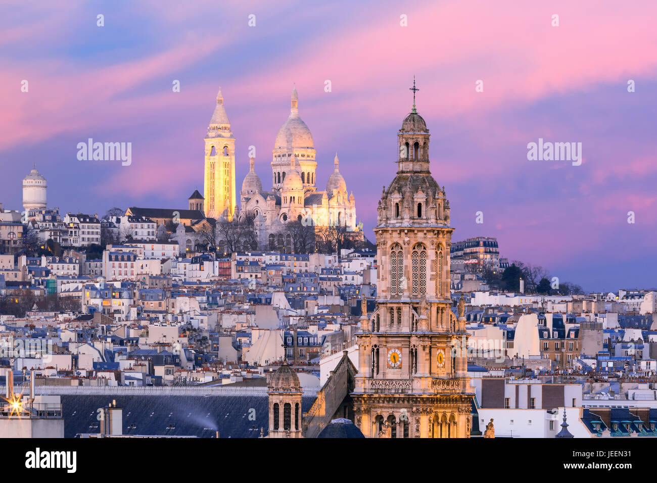 Au coucher du soleil Basilique du Sacré-Coeur à Paris, France Banque D'Images