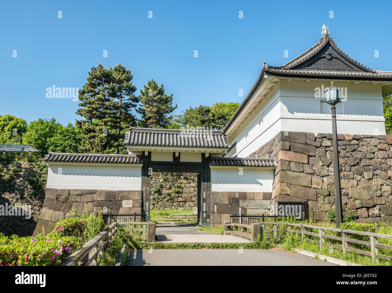 Shimizu-mon Porte est la porte est du jardin Kitanomaru de l'ancien château d'Edo, Tokyo, Japon Banque D'Images