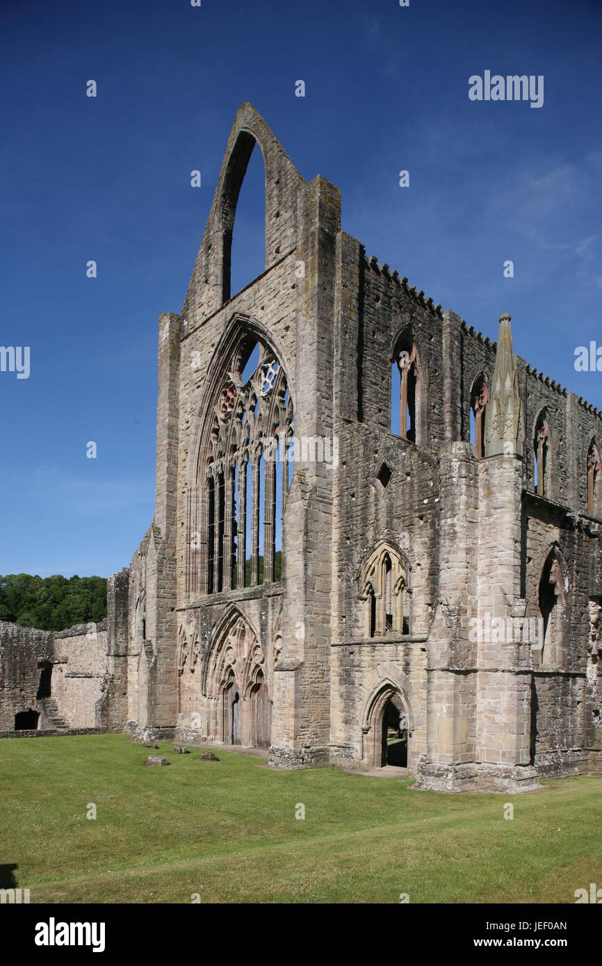 Abbaye de Tintern, Monmouthshire, avant de l'ouest du sud-ouest de l'église abbatiale Banque D'Images