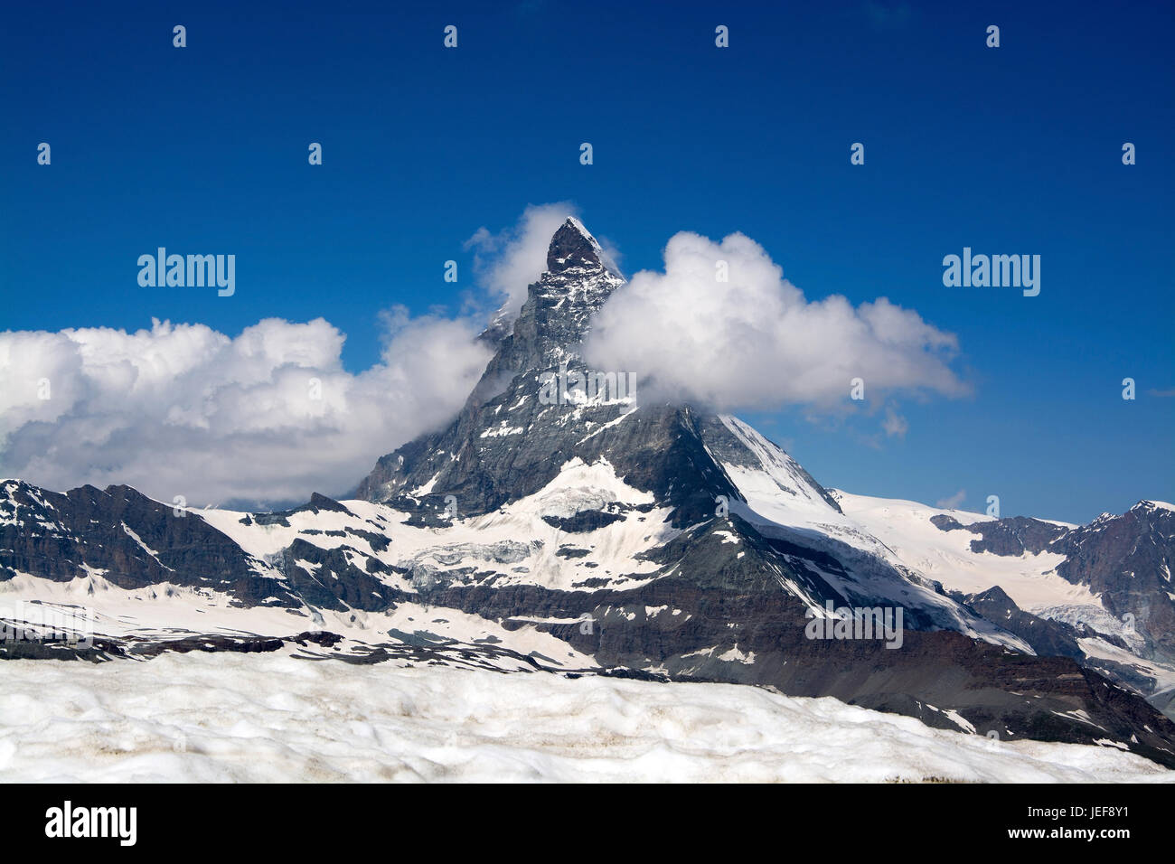 Le Mont Cervin en Suisse est l'une des plus hautes montagnes des Alpes avec 4478 mètres de hauteur., Das Matterhorn in der Schweiz ist mit 4478 H Metern Banque D'Images