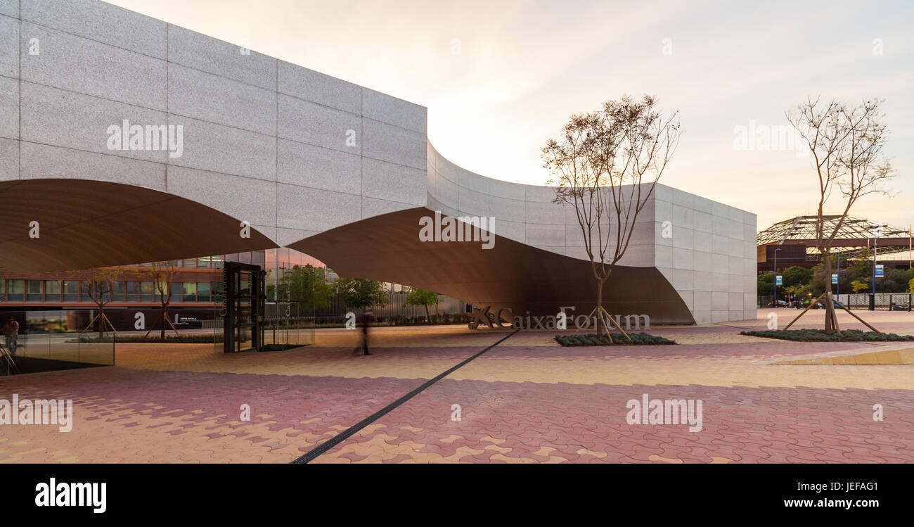 Chapiteau de l'entrée de Séville Caixa Forum conçu par Guillermo Vázquez Consuegra Banque D'Images