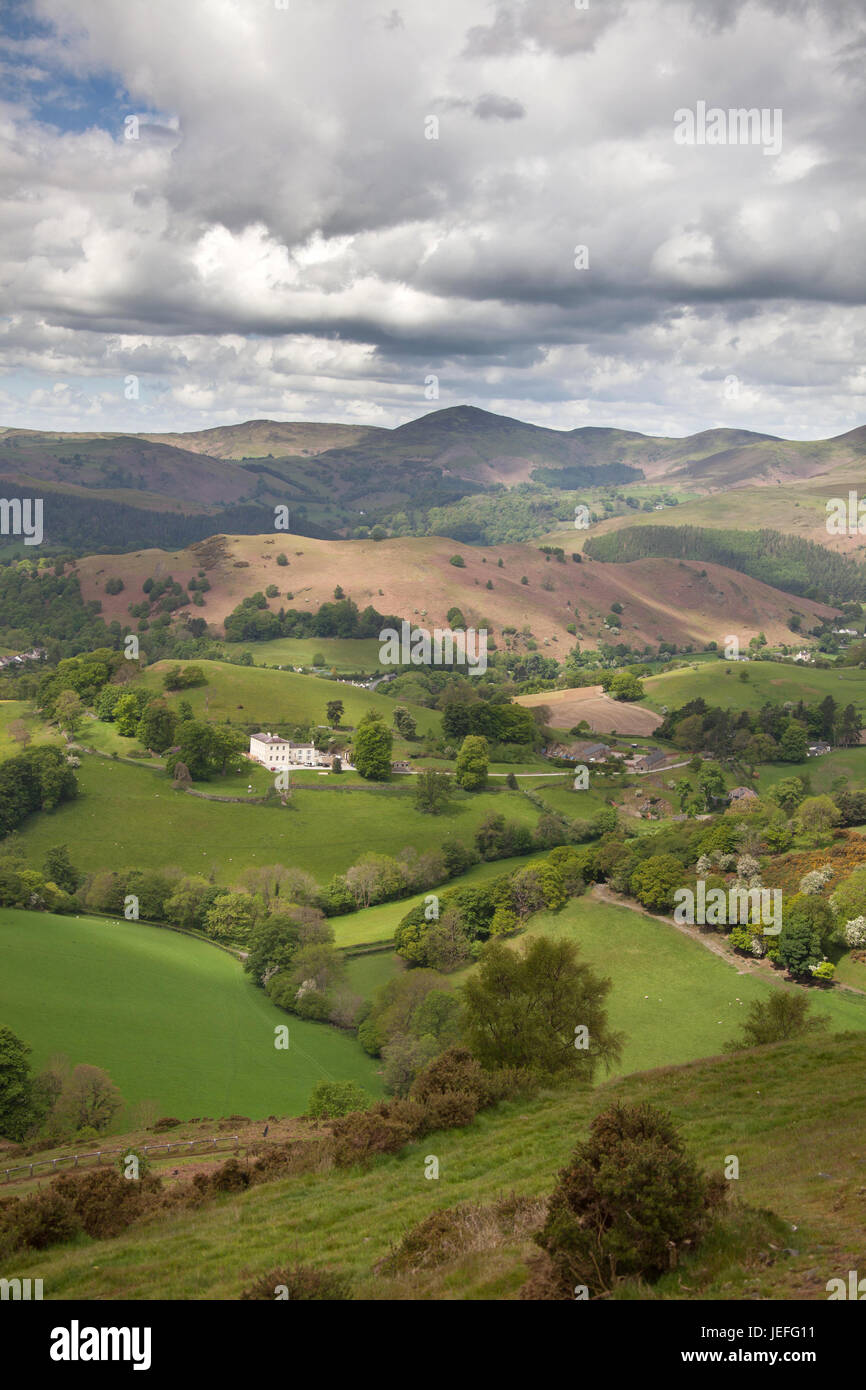 La ville de Llangollen, Wales. Rural pittoresque vue de la campagne galloise dans le comté de Denbighshire. Banque D'Images