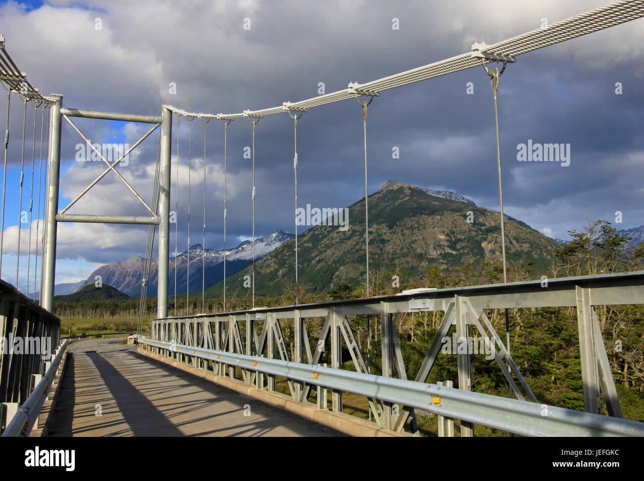 Pont vers Villa O Higgins, Carretera Austral, Patagonie, Chili Banque D'Images