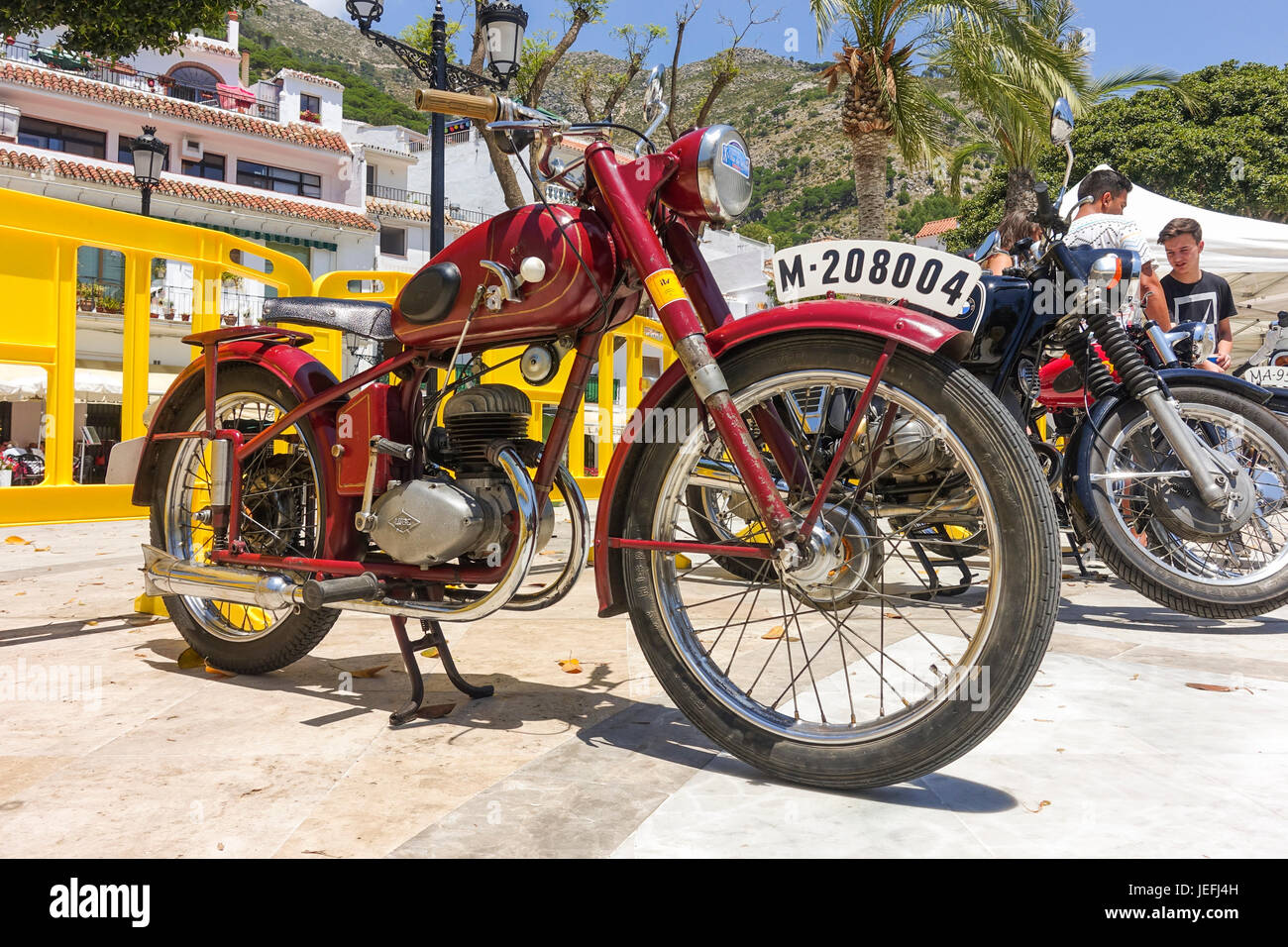 Une lubrification99 espagnol 150cc, vélo classique sur l'affichage à une moto classique rencontre à Mijas, Andalousie, espagne. Banque D'Images