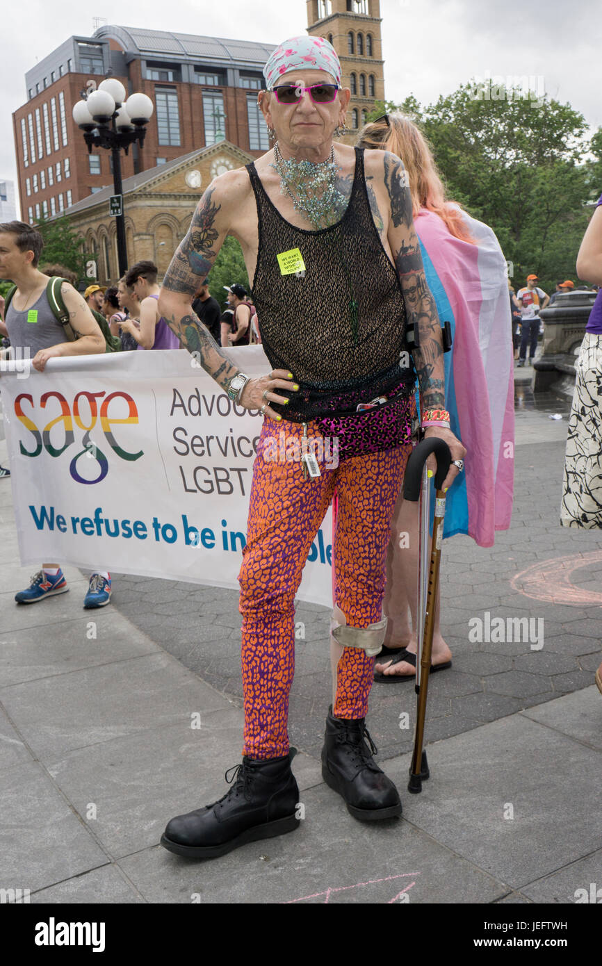 Portrait d'une femme transgenre à la journée d'action Trans rassemblement à Washington Square Park à Greenwich Village, New York City. Banque D'Images