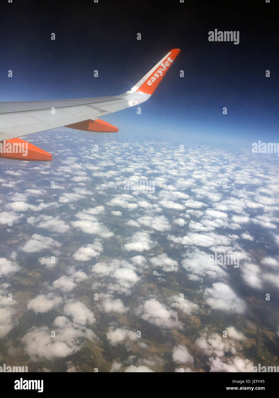 Le maquereau la formation de nuages sur la France vu de 30 000 ft. Photo : Tony Gale Banque D'Images