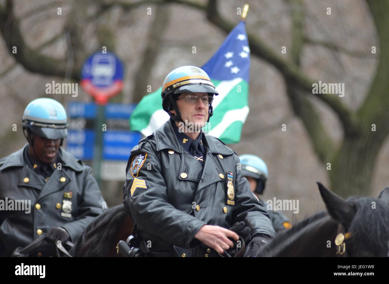 Le NYPD est visible pendant la journée de l'indépendance de la parade annuelle à New York le 26 mars 2017. Banque D'Images