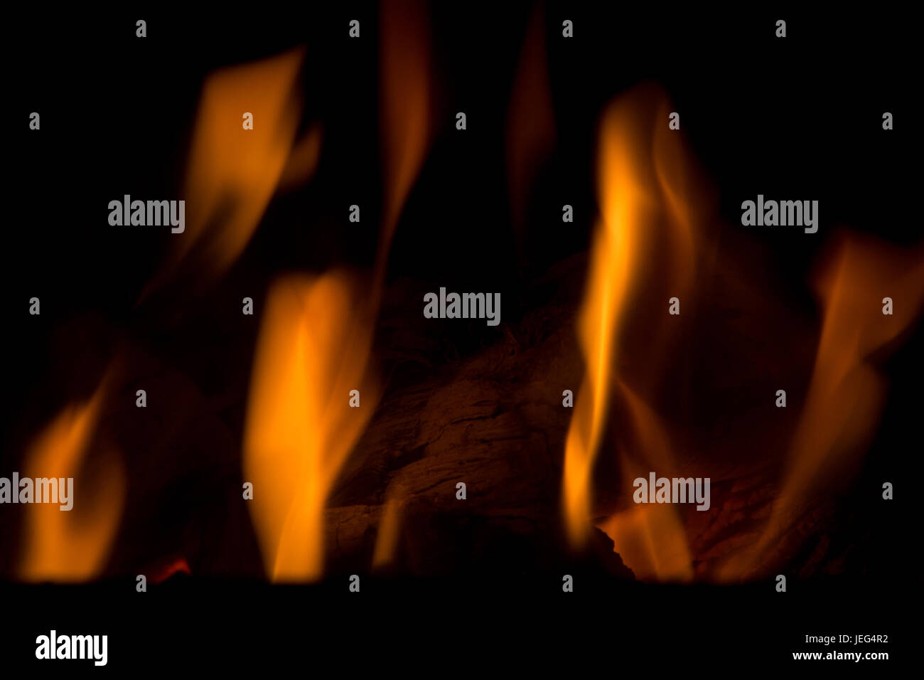 Image abstraite de flammes contre une backgrouind sombre. En utilisant votre imagination, vous pouvez presque voir les formes des créatures différentes dans l'incendie. Banque D'Images