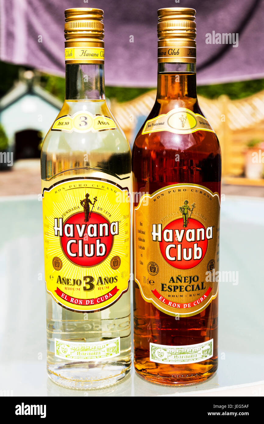 Les bouteilles de rhum Havana Club, le rhum Havana Club, bouteille de rhum cubain, bouteilles de rhum cubain, bouteilles de rhum, Havana Club, bouteilles de rhum cubain traditionnel, rhum, bouteille Banque D'Images