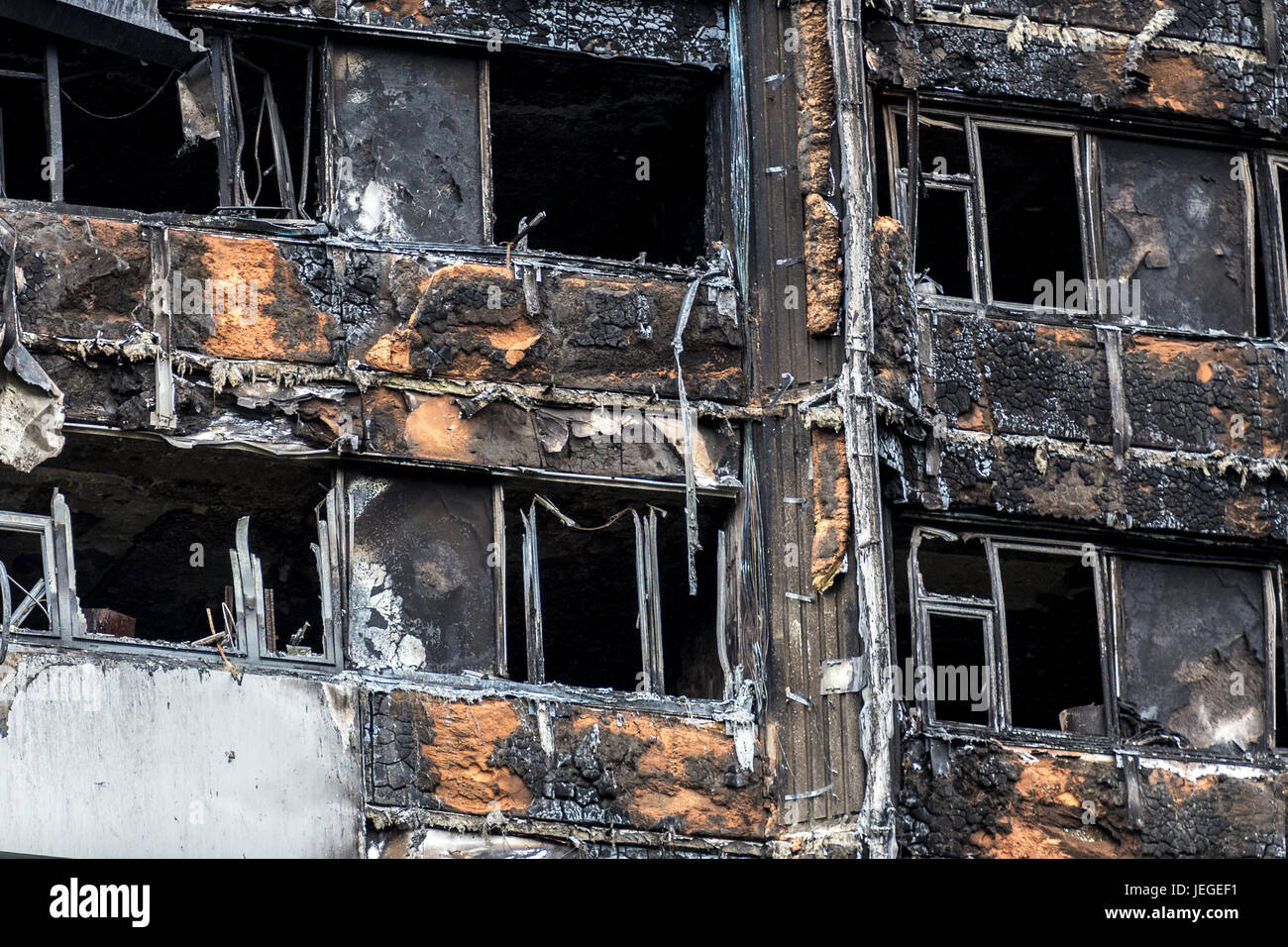 Londres, Royaume-Uni. Jun 24, 2017. Tour de Grenfell, dans l'ouest de Londres après un incendie qui a ravagé tous les édifices et laissé des dizaines d'habitants morts. Credit : Dominika Zarzycka/Alamy Live News Banque D'Images