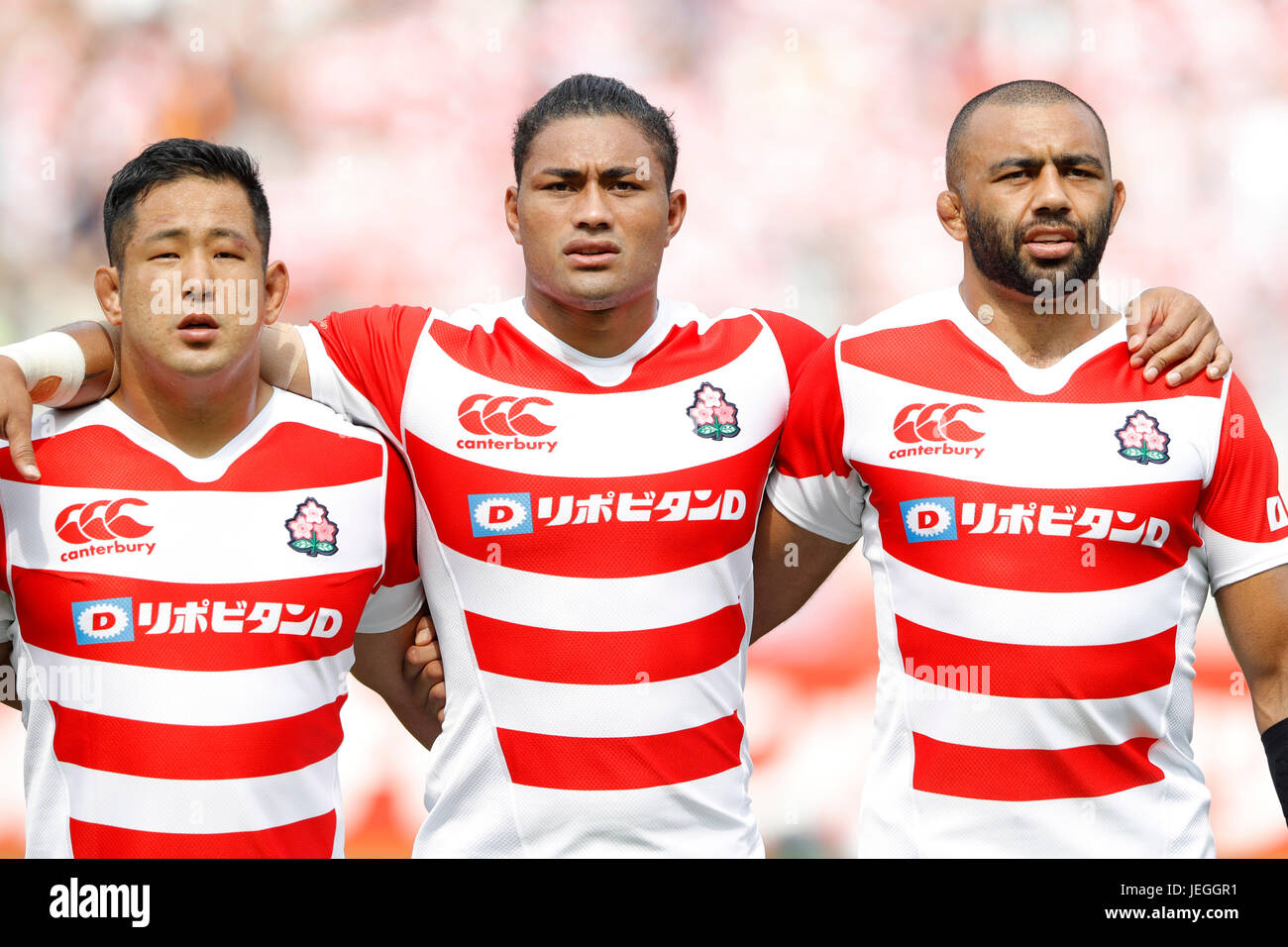 Tokyo, Japon. 24 Juin, 2017. (L-R) Shintaro Ishihara, Amanaki Lelei Mafi, Michael Leitch (JPN) Rugby : Lipovitan D Défi 2017, le Rugby test match entre le Japon 13-35 Irlande au Ajinomoto Stadium à Tokyo, au Japon . Credit : Yusuke Nakanishi/AFLO SPORT/Alamy Live News Banque D'Images