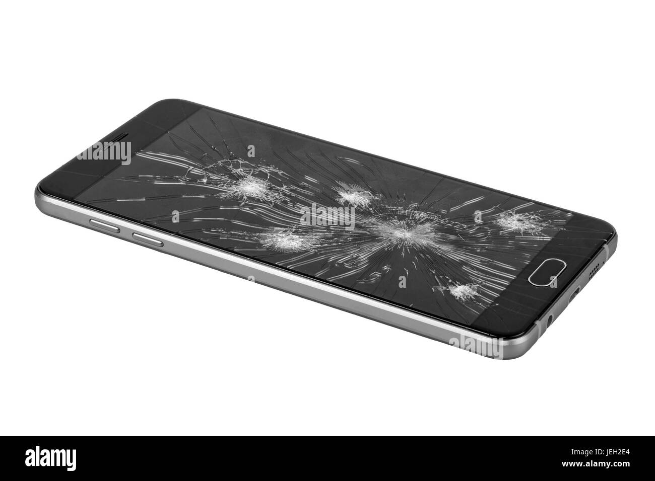 Smartphone avec écran cassé isolé sur fond blanc Banque D'Images