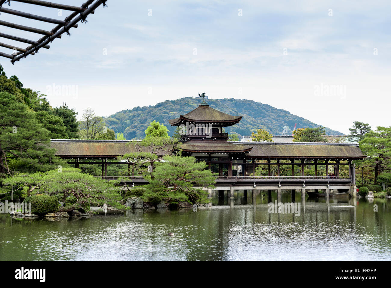 Jardins Heian Jingu, pont couvert. Hashidono. Banque D'Images