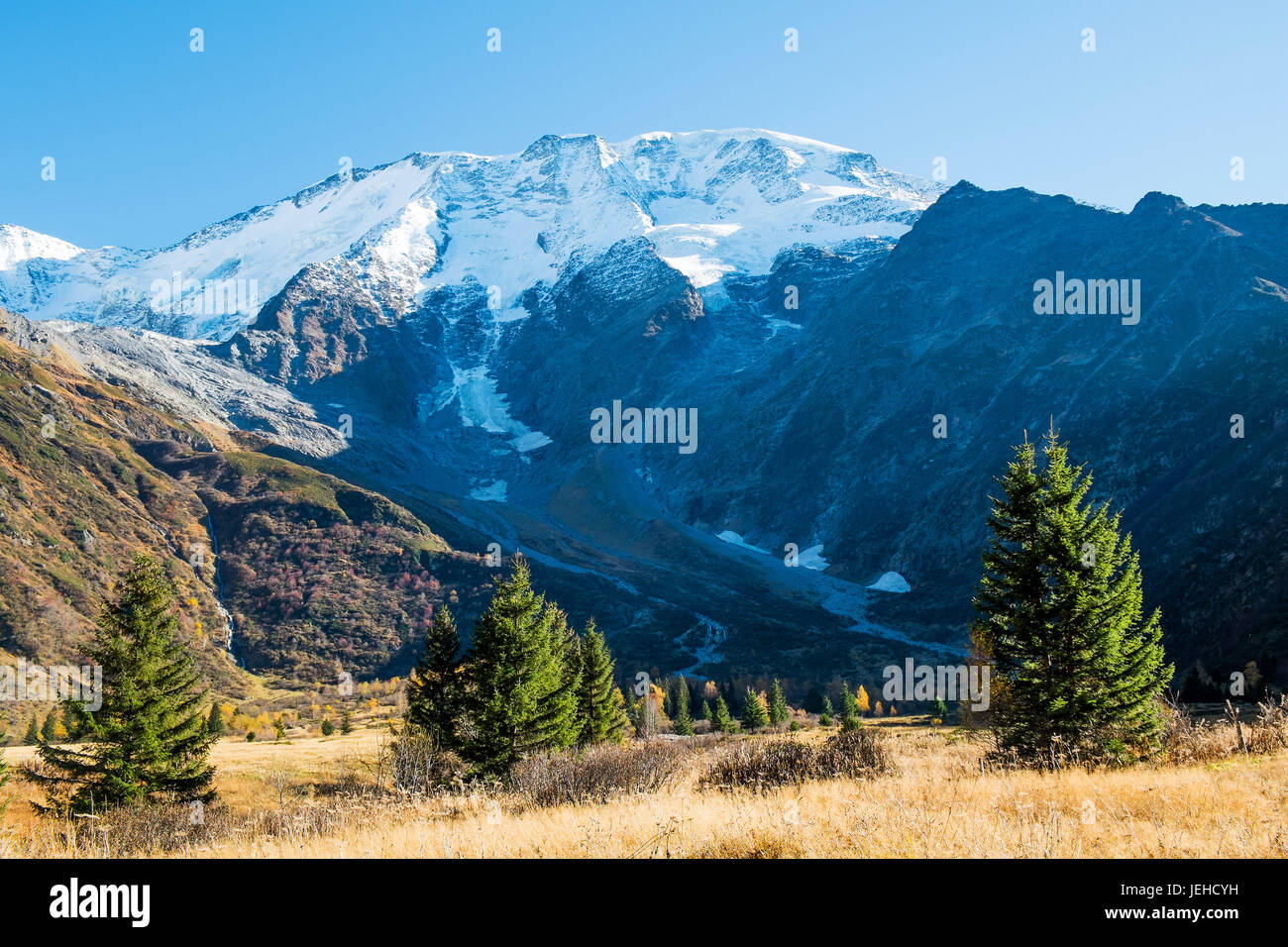 Vue sur le Mont Blanc de Miage des chalets de Miage, Saint Gervais les Bains, Chamonix, France Banque D'Images