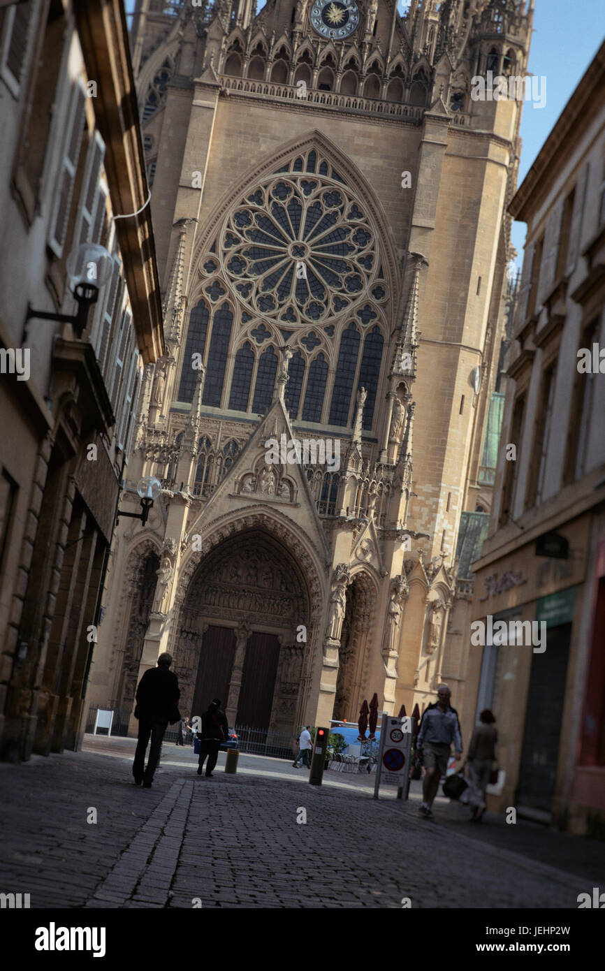 Construit entre 1220 et 1552, la Cathédrale Saint Etienne de Metz domine la ville et est gratuit pour les touristes. Banque D'Images