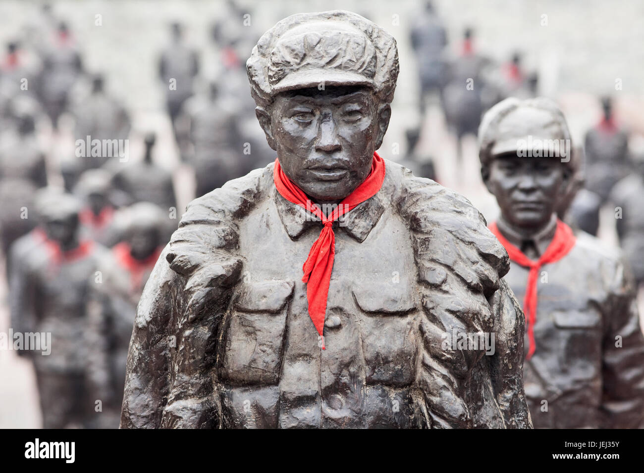 ANREN, CHINE – JANVIER 16, 2011. Statues de héros rouges au Jianchen Museum Cluster qui se compose de 15 musées. Banque D'Images