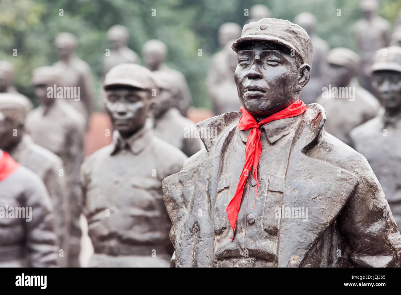 ANREN, CHINE – JANVIER 16, 2011. Statues de héros rouges au Jianchen Museum Cluster qui se compose de 15 musées. Banque D'Images